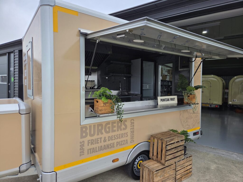 Frietwagen van Frietje Onbeperkt huren in Eindhoven voor groepen vanaf 40 personen